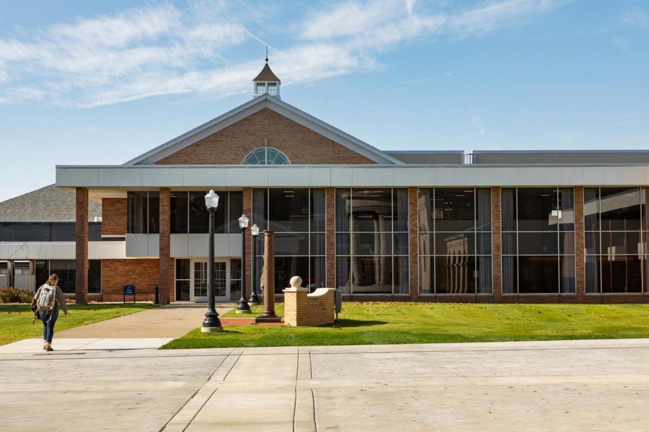 Hillsdale College Dow Hotel And Conference Center Exterior foto